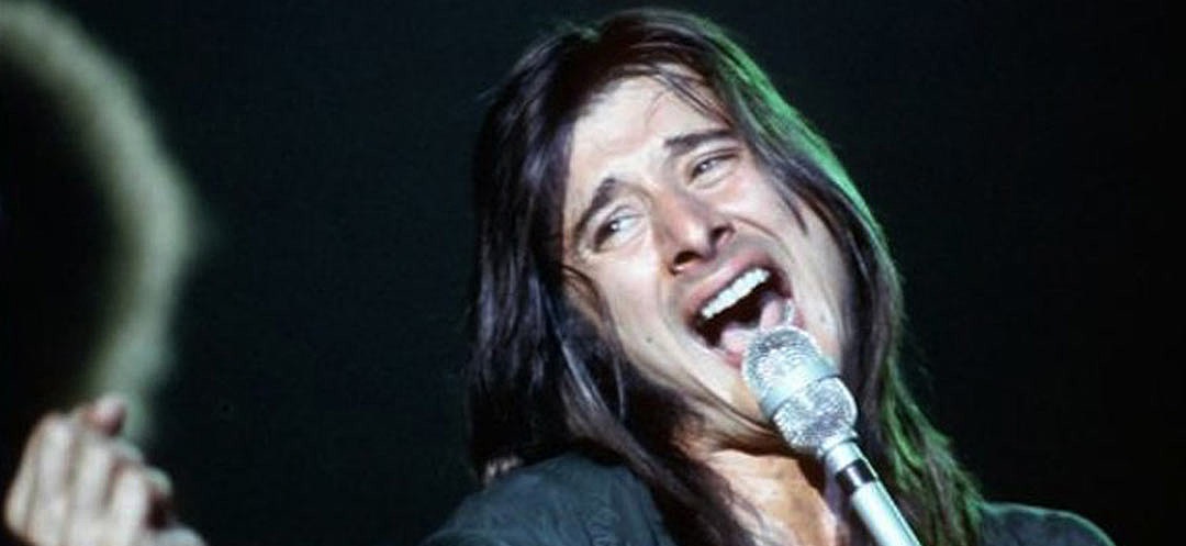 Un faux STEVE PERRY vole !