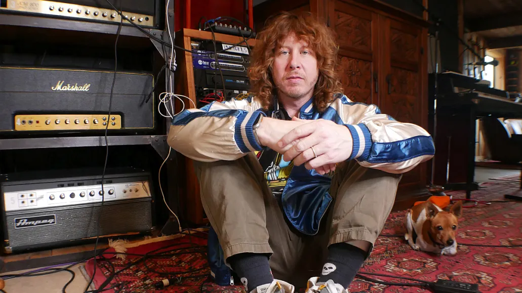 BEN KWELLER dévoile « Cover The Mirrors »